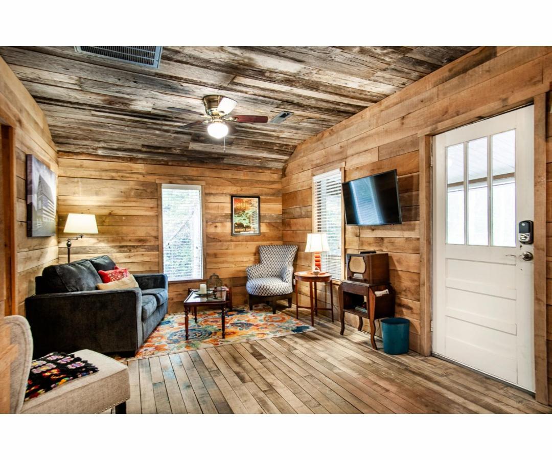 Beary Relaxing Cabin - Rustic With Outdoor Patio Townsend Exterior photo