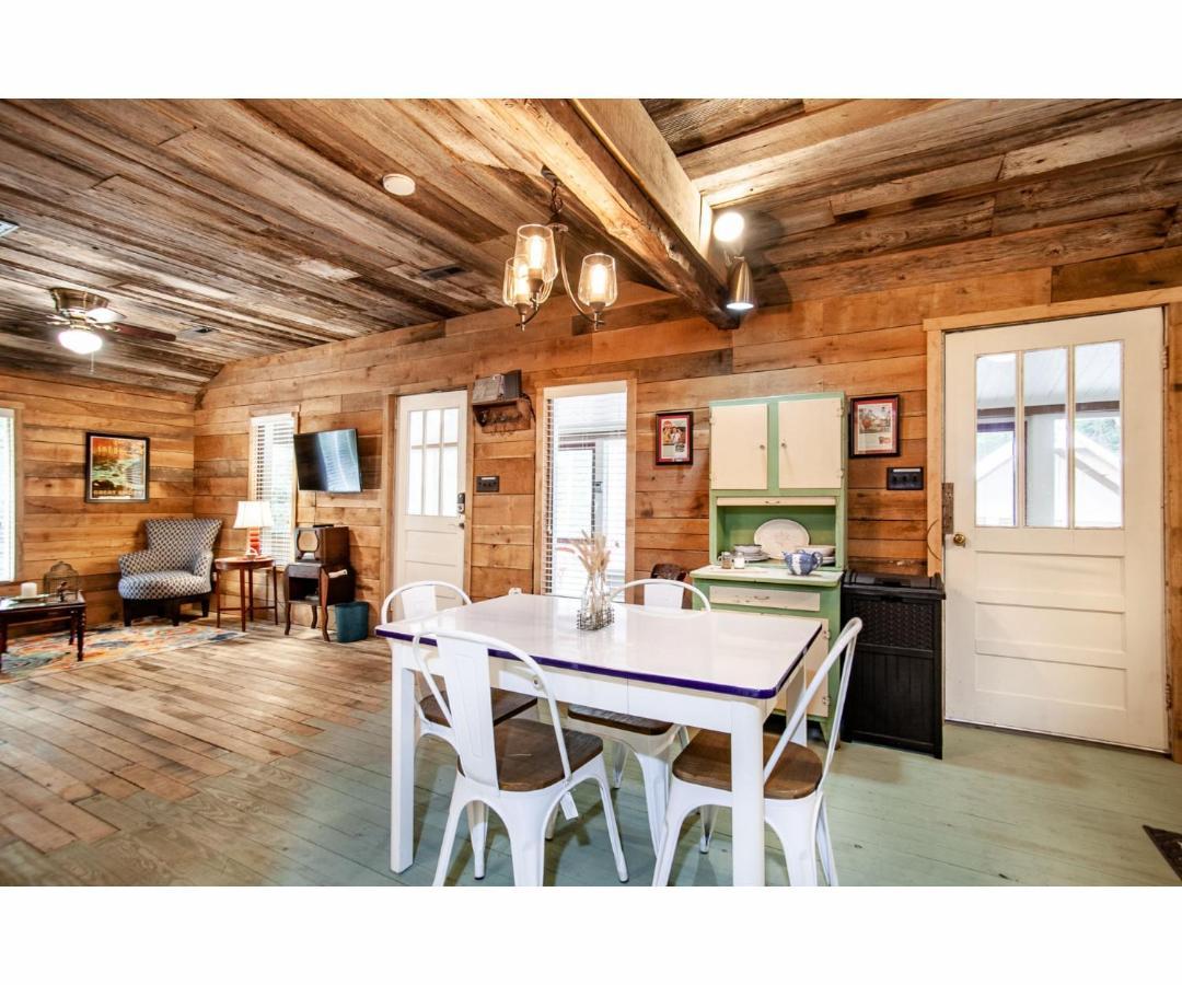 Beary Relaxing Cabin - Rustic With Outdoor Patio Townsend Exterior photo