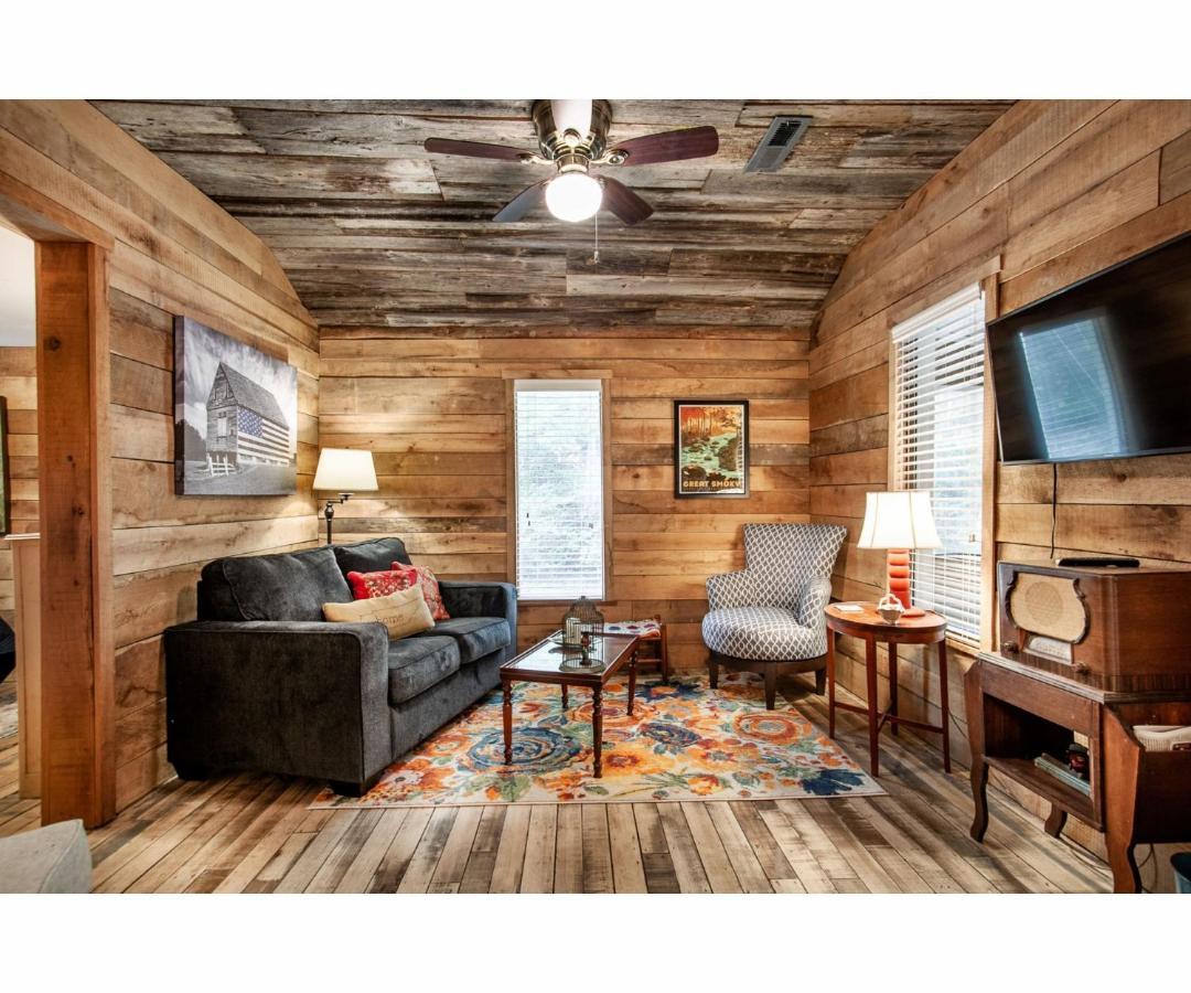 Beary Relaxing Cabin - Rustic With Outdoor Patio Townsend Exterior photo