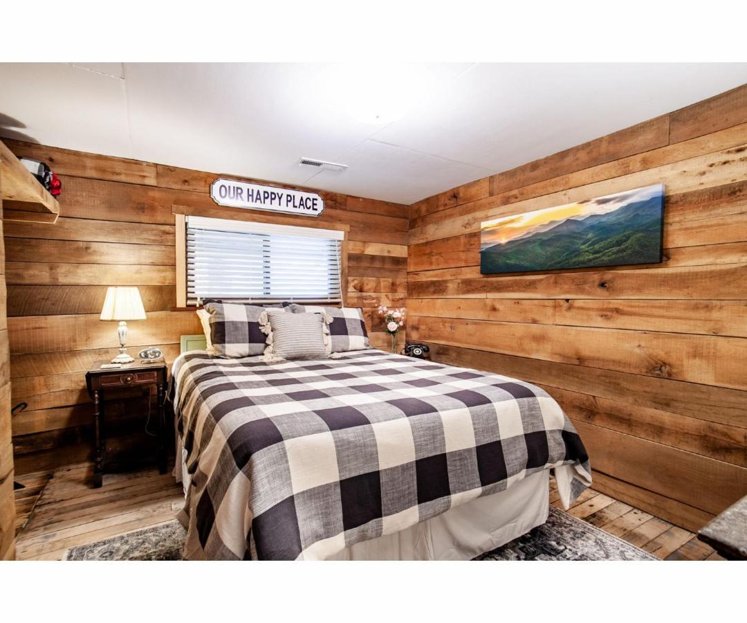 Beary Relaxing Cabin - Rustic With Outdoor Patio Townsend Exterior photo