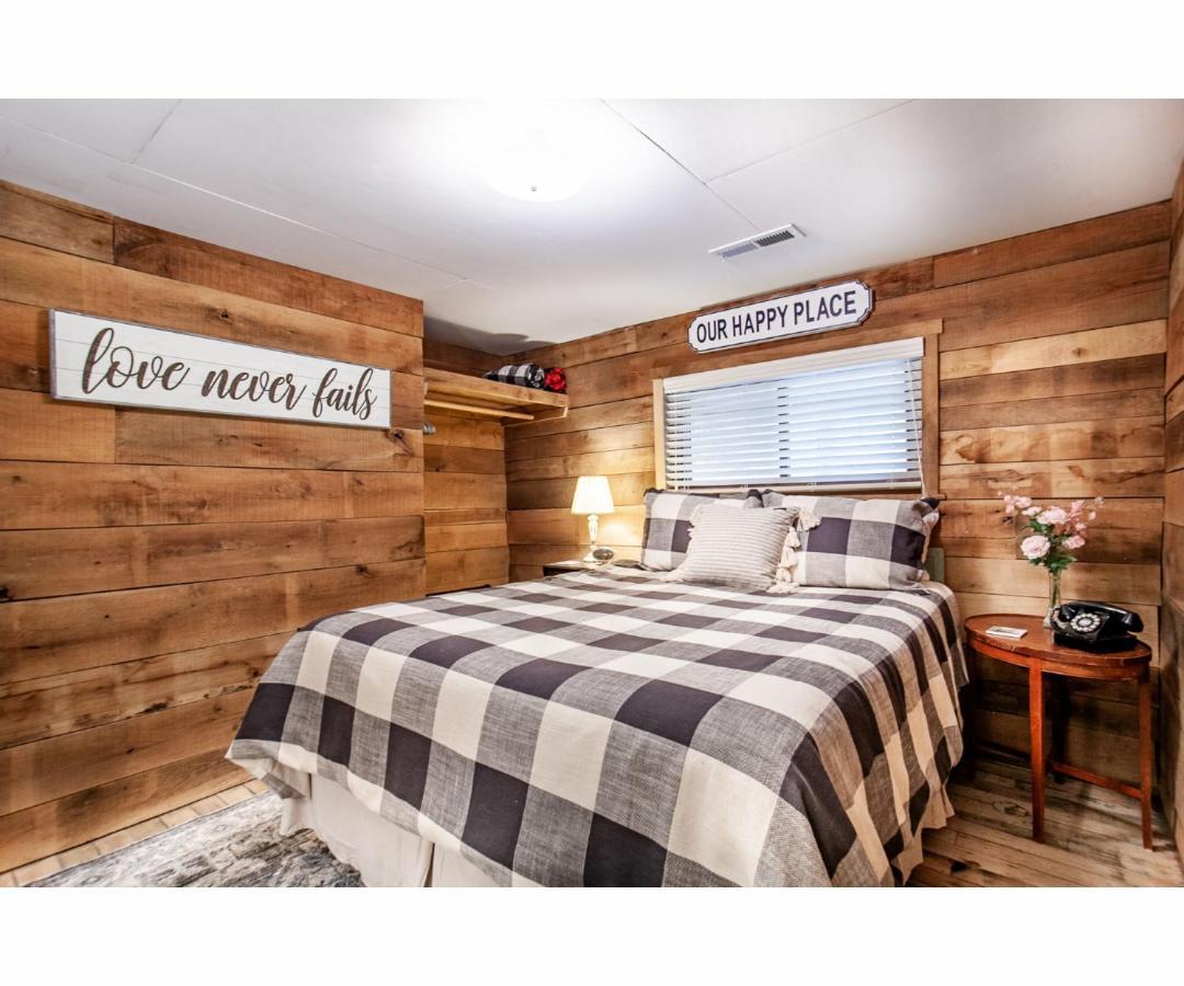 Beary Relaxing Cabin - Rustic With Outdoor Patio Townsend Exterior photo